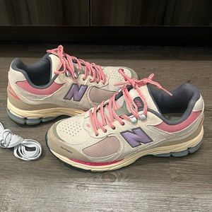 Free people New Balance 2002R tan and pink hiking shoes sneakers size 8